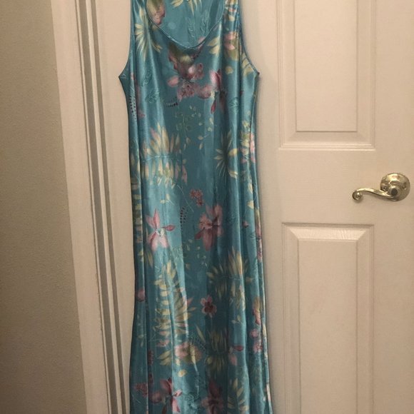 P Intimtes 1X Floral/Tropical Nightgown - Picture 2 of 5